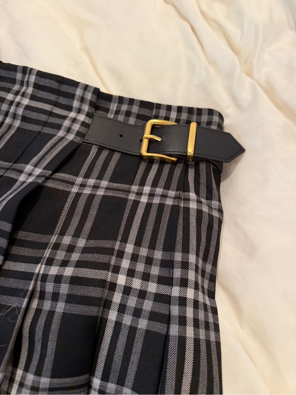 Mo&Co Flowy Plaid Maxi Skirt in Black and White with gold buckle - Picture 6 of 9